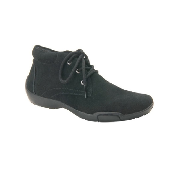 Ros Hommerson Shoes - NIB Ros Hommerson Water Resistant Black Suede Lace Up Shoe Size 9.5W